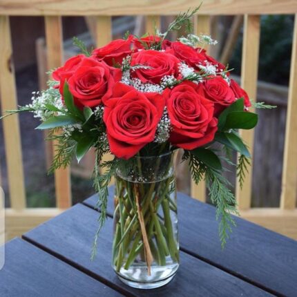 RED ROSES VASE