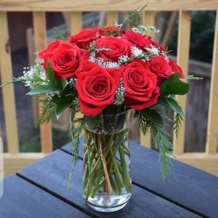 RED ROSES VASE