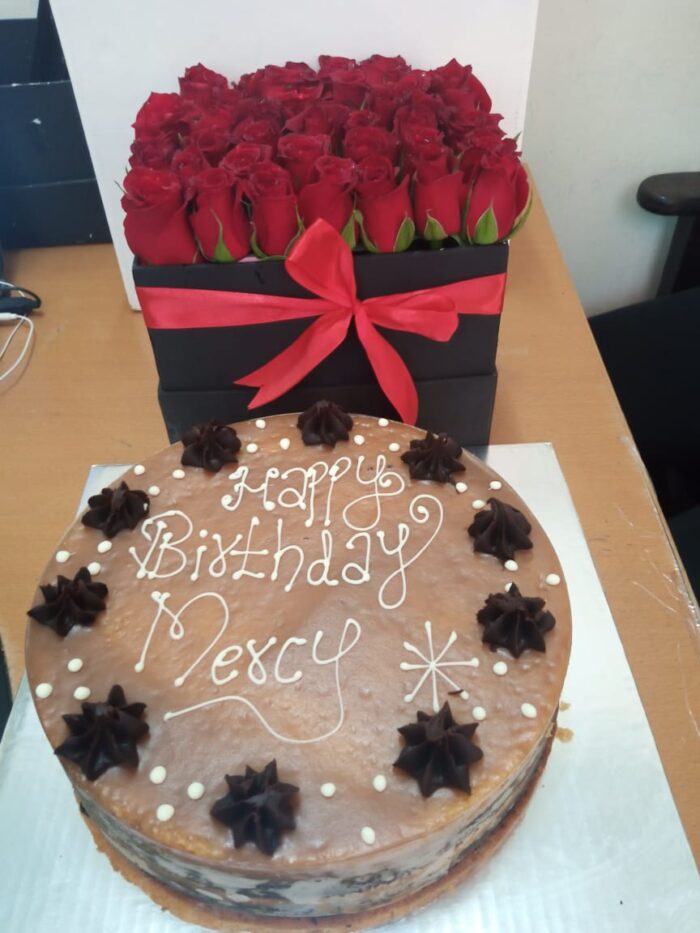 CARAMEL CAKE & ROSES