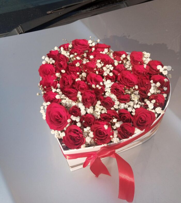BABY BREATH & RED ROSES