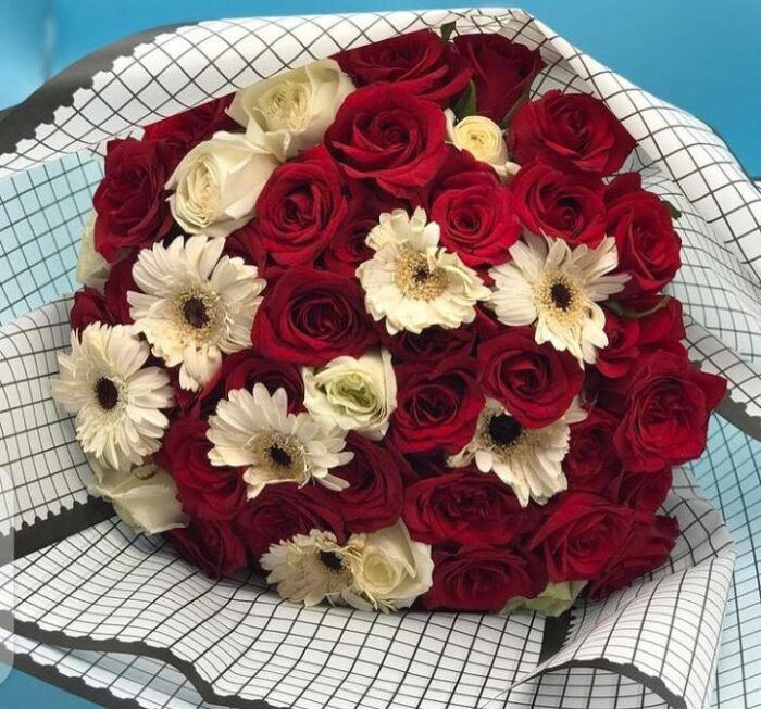 GERBERAS & ROSES