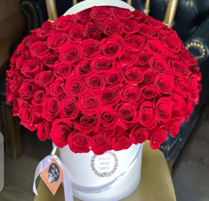 100 RED ROSES BOX