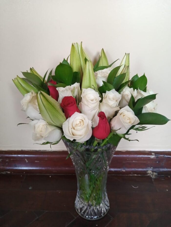 LILIES-ROSES VASE