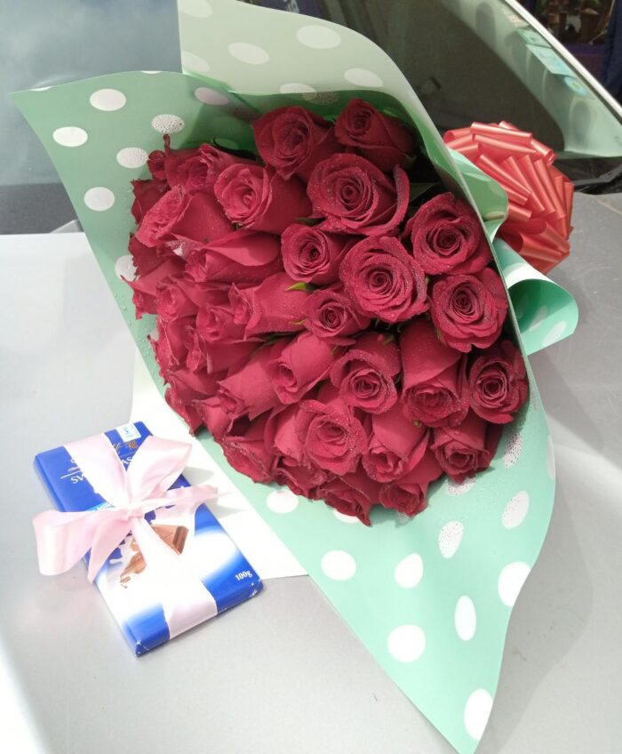 LINDT & RED ROSES