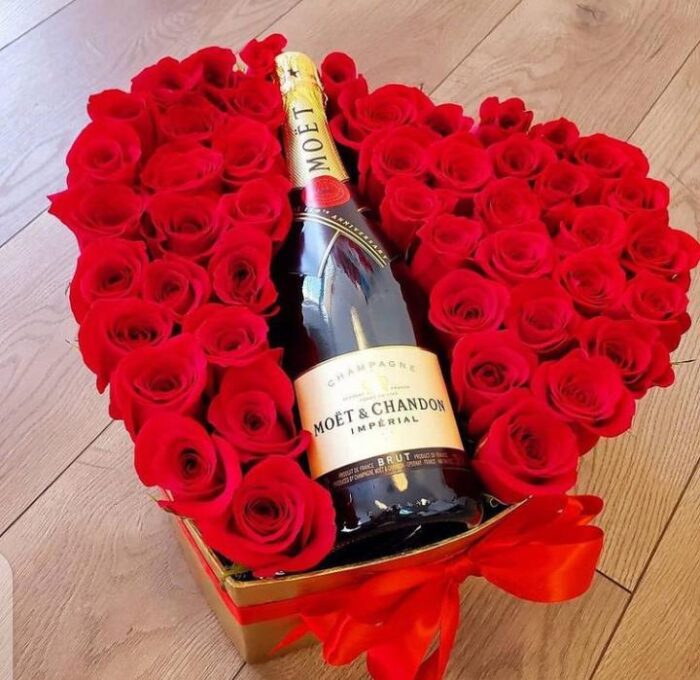 MOET & RED ROSES HEART