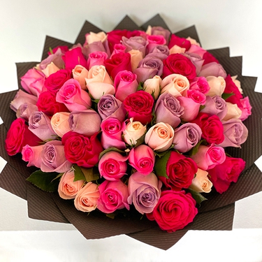 CHARMING MIXED ROSES