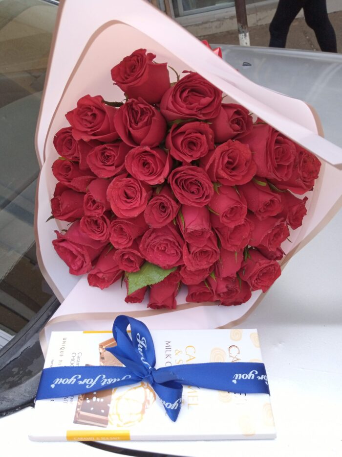 CHOCOLATE & RED ROSES