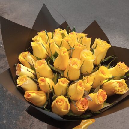 YELLOW STUNNERS