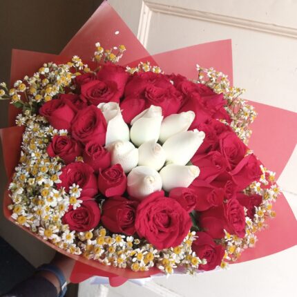 ROSES & LITTLE DAISIES