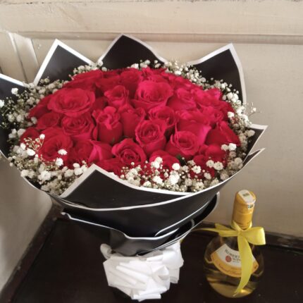 ROBERTSON & RED ROSES