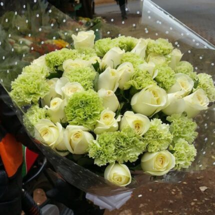 UNIQUELY TIED BOUQUET
