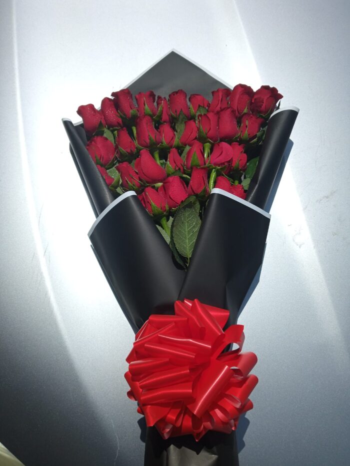 FLAT RED BOUQUET