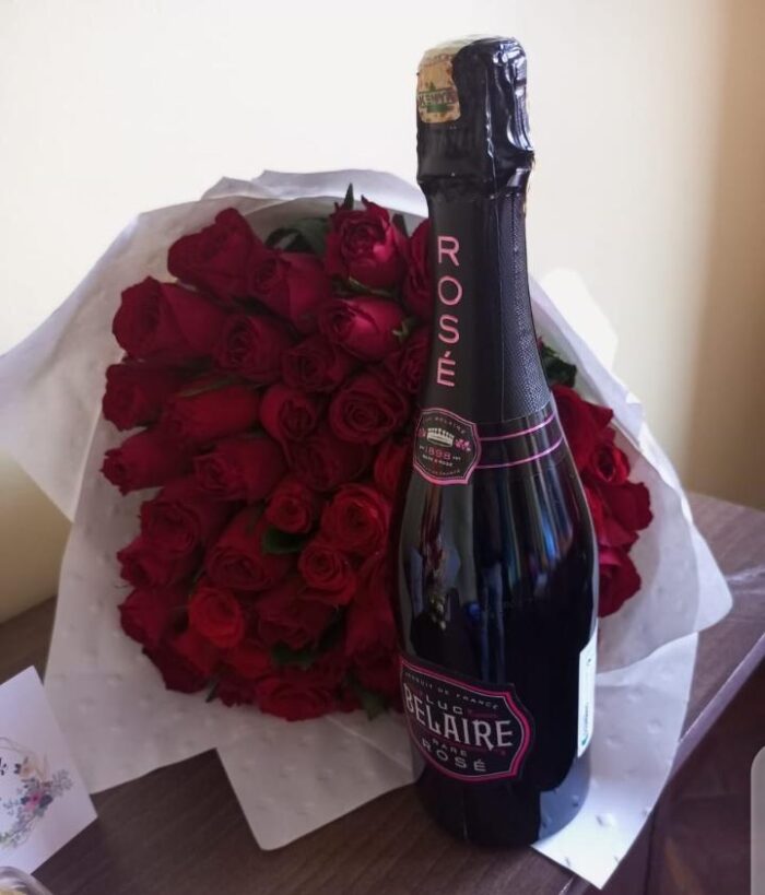 BELAIRE & RED ROSES