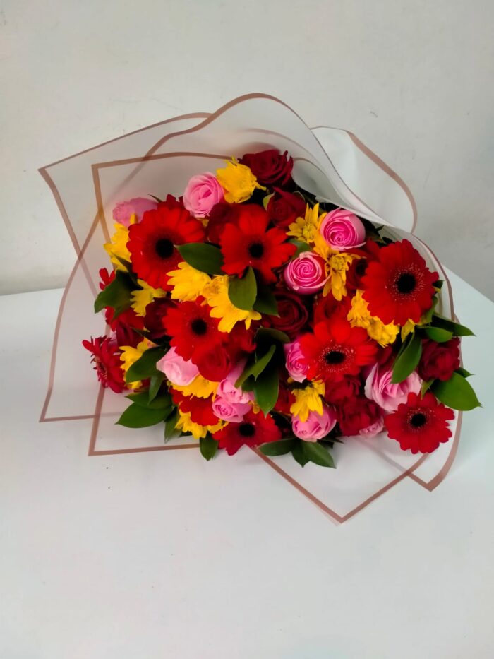 DAISIES AND ROSES BOUQUET