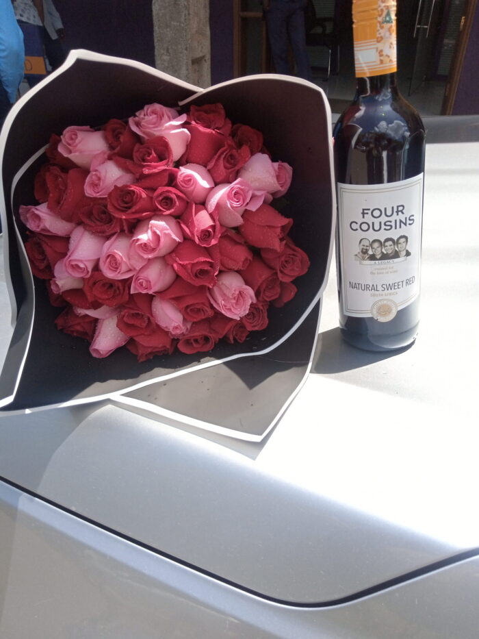FOUR COUSINS WINE & BOUQUET