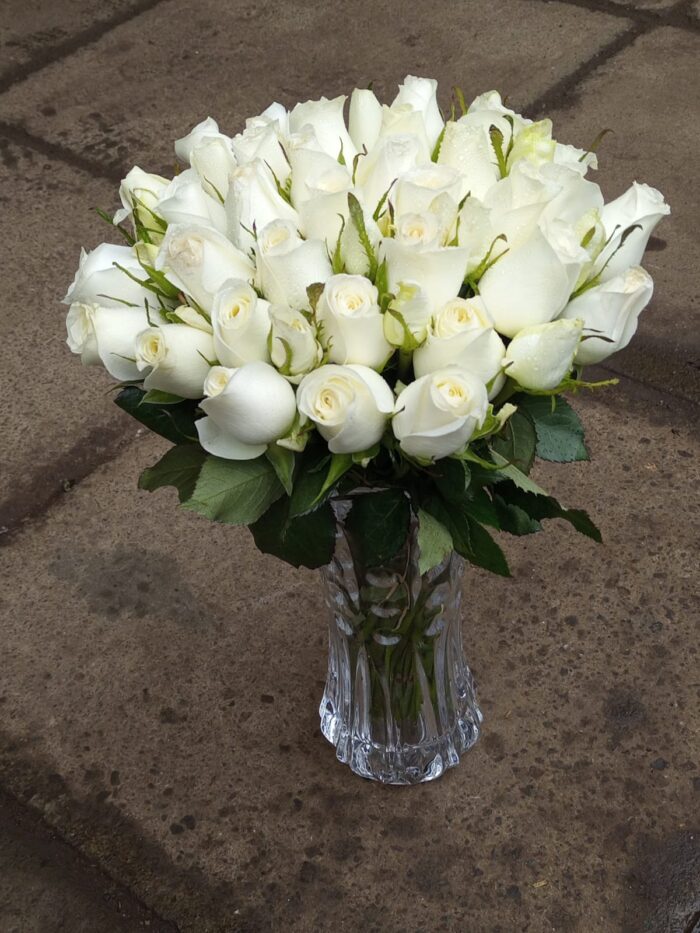 WHITE PEARL VASE