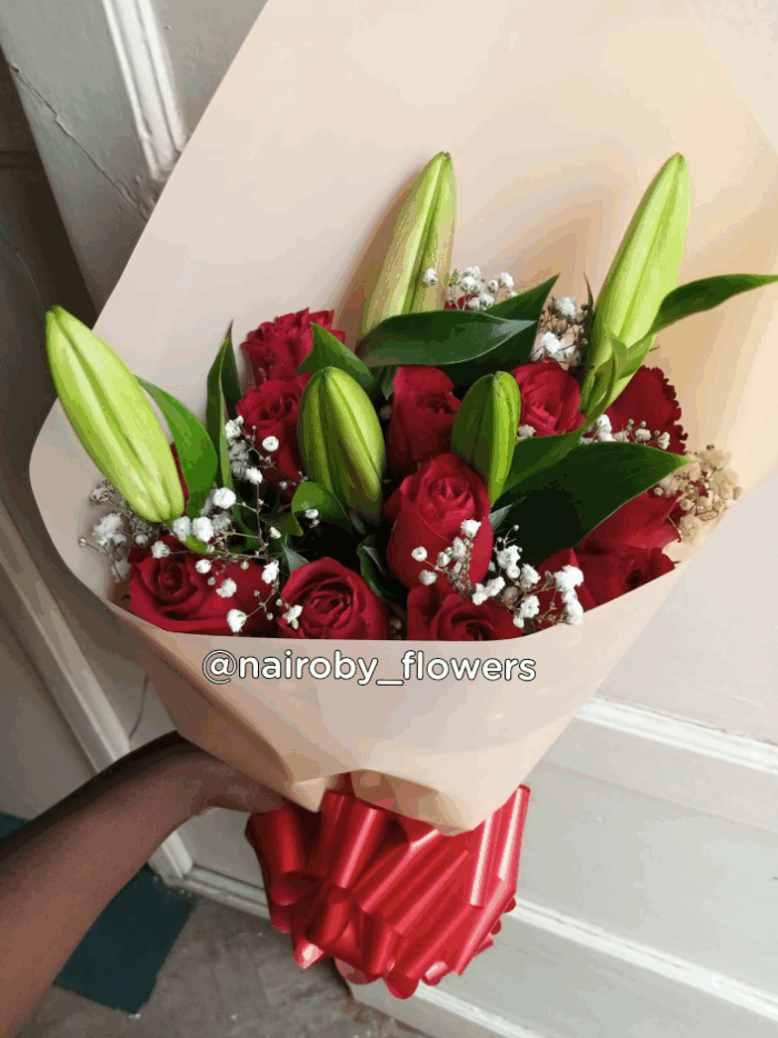 MINI BOUQUET WITH LILIES