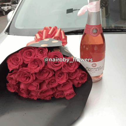 FRAGOLINO ROSE WITH RED ROSES