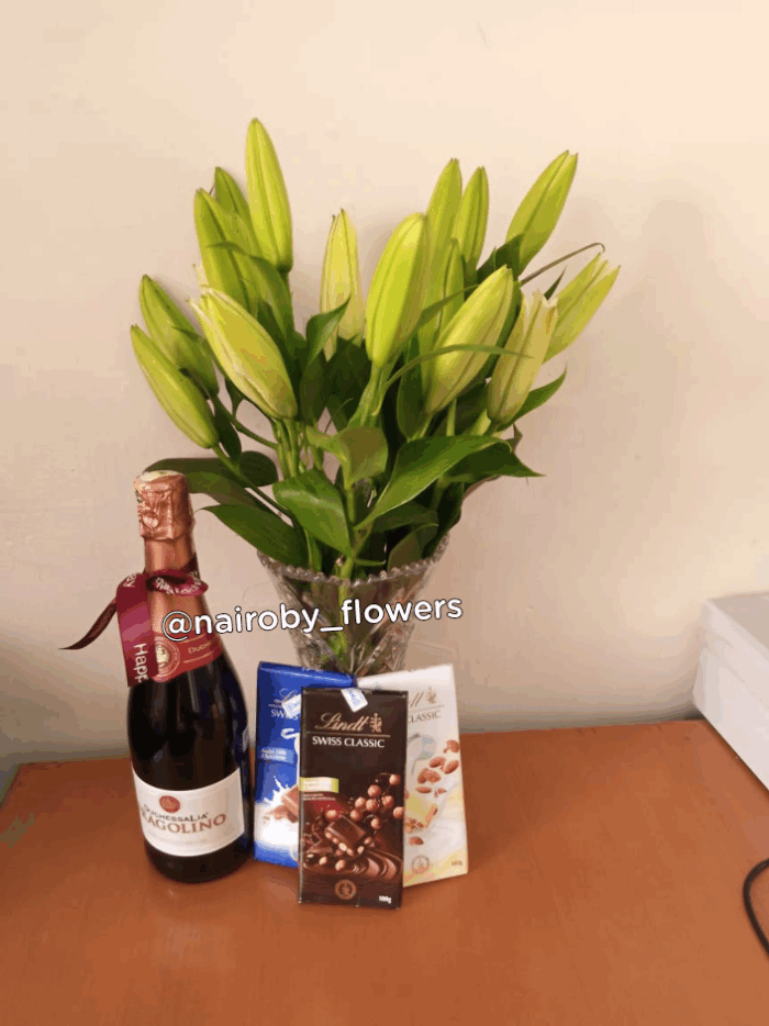 LILIES VASE, FRAGOLINO & CHOCOLATES