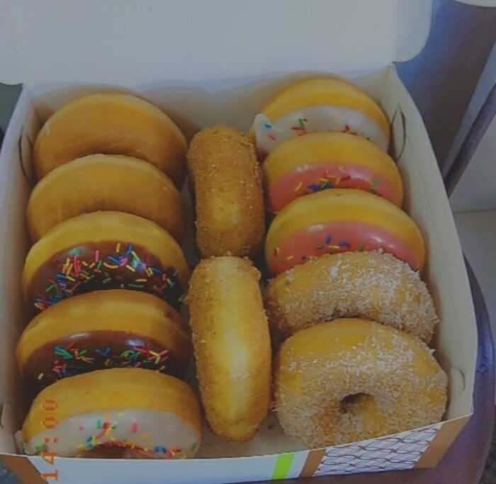 12 DONUTS BOX