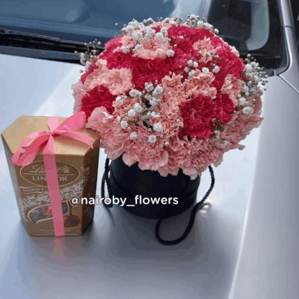 CARNATIONS BOX WITH CHOCOLATE.