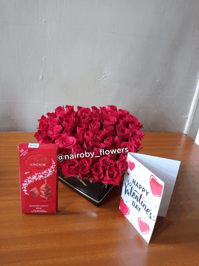 18 PIECES LINDT CHOCOLATE & RED ROSES