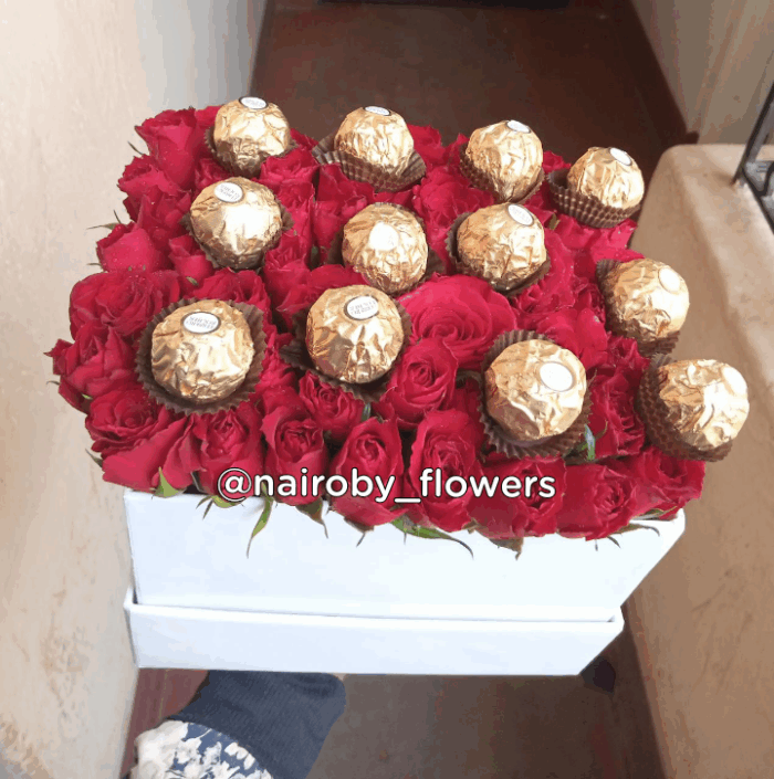 SQUARE BOX WITH FERRERO CHOCOLATES