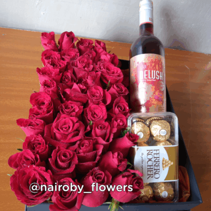 SQUARE BOX WITH SWEET WINE, CHOCOLATE & ROSES