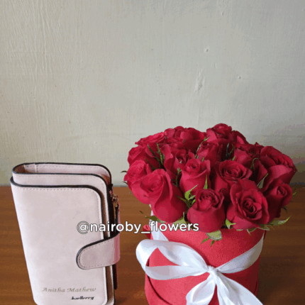 CUSTOMIZED CLUTCH BAG & RED ROSES