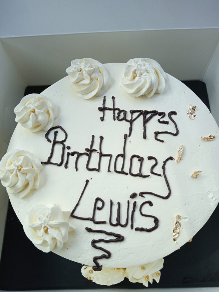 BIRTHDAY VANILLA CAKE