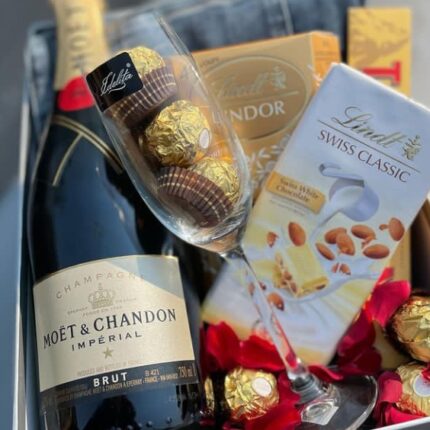 CHAMPAGNE & CHOCOLATES