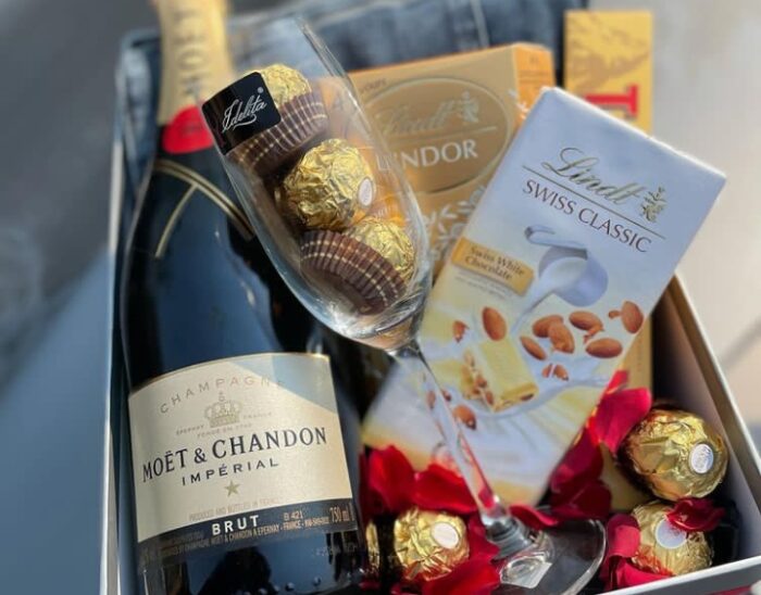 CHAMPAGNE & CHOCOLATES
