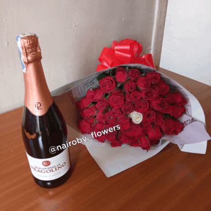 FRAGOLINO AND RED ROSES BOUQUET