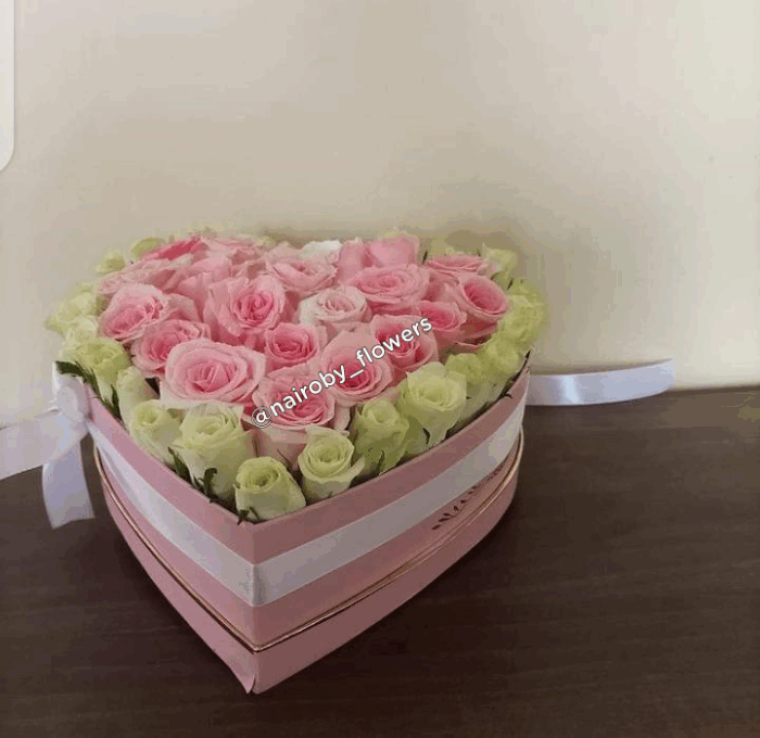 AROMATIC ROSES HEART BOX