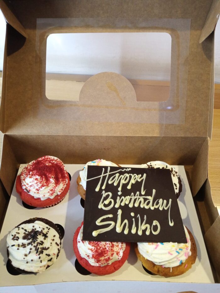 6 CUPCAKES BOX