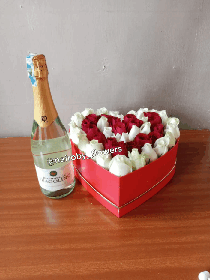 HEART ROSES BOX & FRAGOLINO SWEET WINE