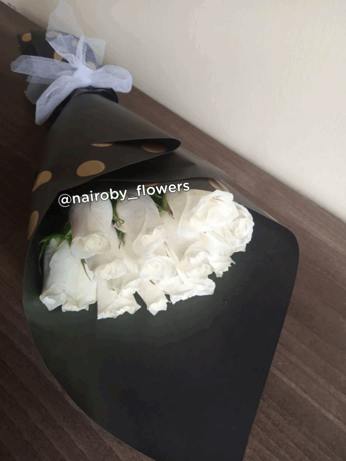 20 WHITE ROSES