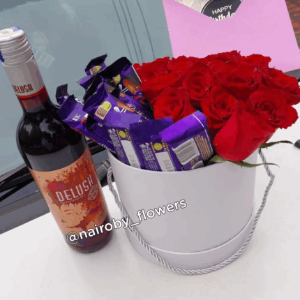 DELUSH SWEET WINE,10 CHOCOLATES & RED ROSES BOX