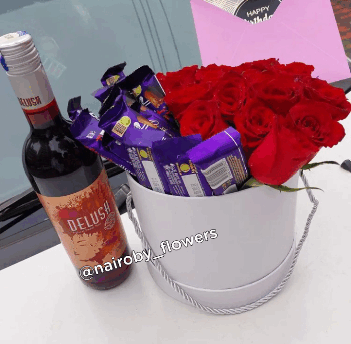 DELUSH SWEET WINE,10 CHOCOLATES & RED ROSES BOX