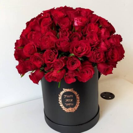 VALENTINE'S LARGE BOX WITH RED ROSES