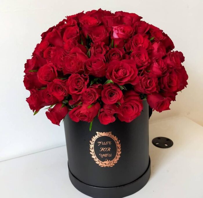 VALENTINE'S LARGE BOX WITH RED ROSES