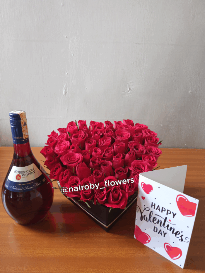 ROBERTSON WINE & RED ROSES HEART BOX