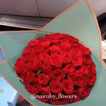 LOVE RUNS RED BOUQUET