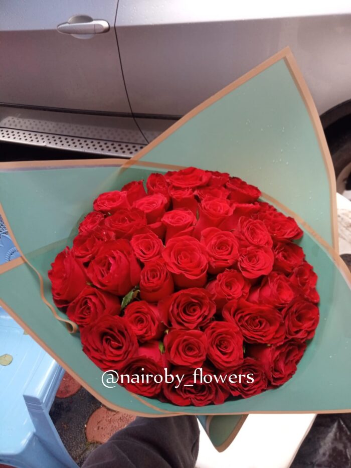 LOVE RUNS RED BOUQUET