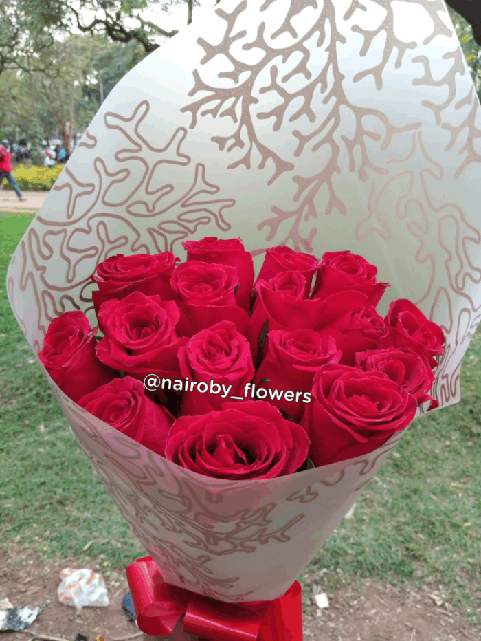 SWEET INTENSE RED ROSES