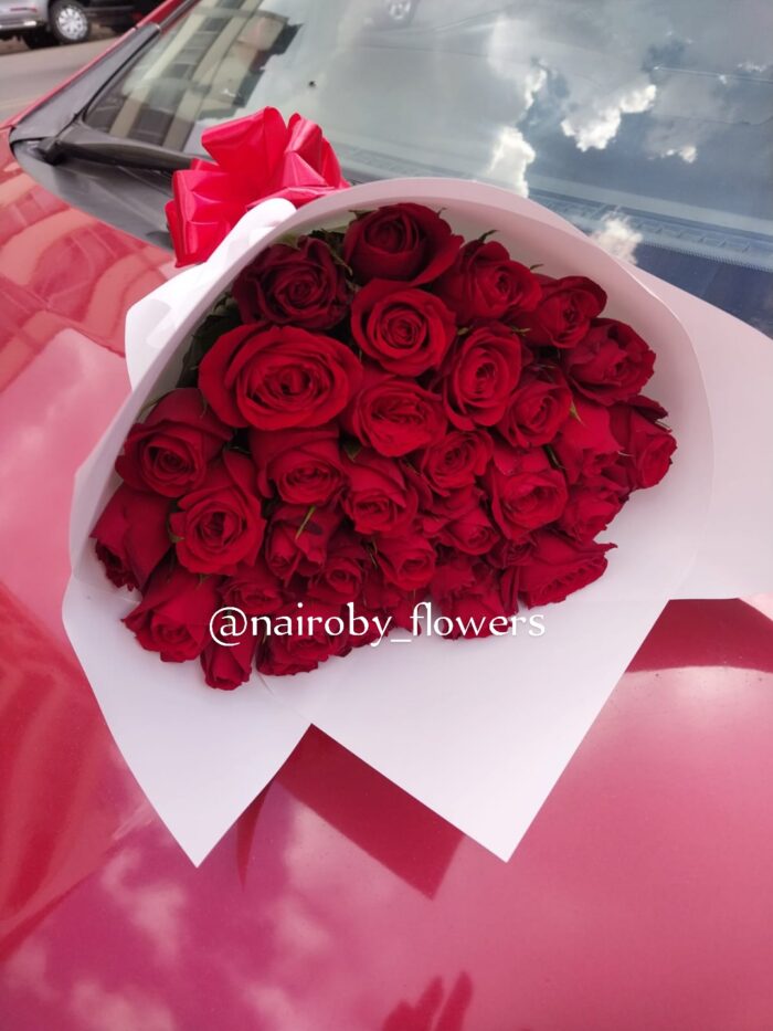 40 BRILLIANT RED ROSES