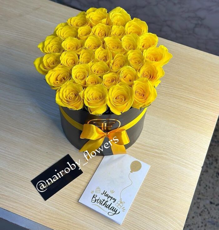 LOVE IN YELLOW ROSES HATBOX