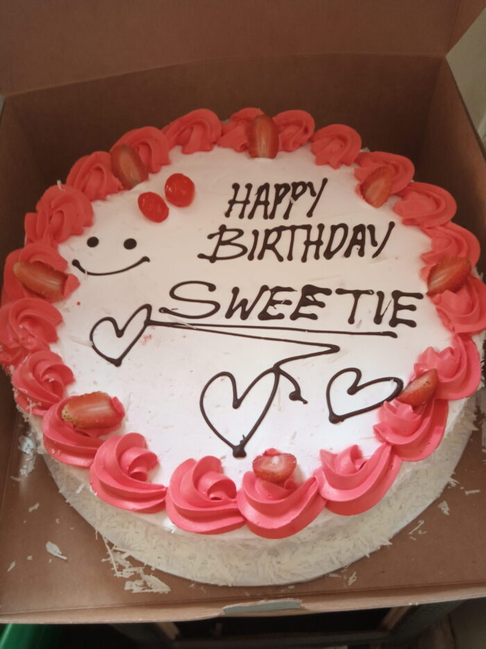 BIRTHDAY SURPRISE 1KG CAKE