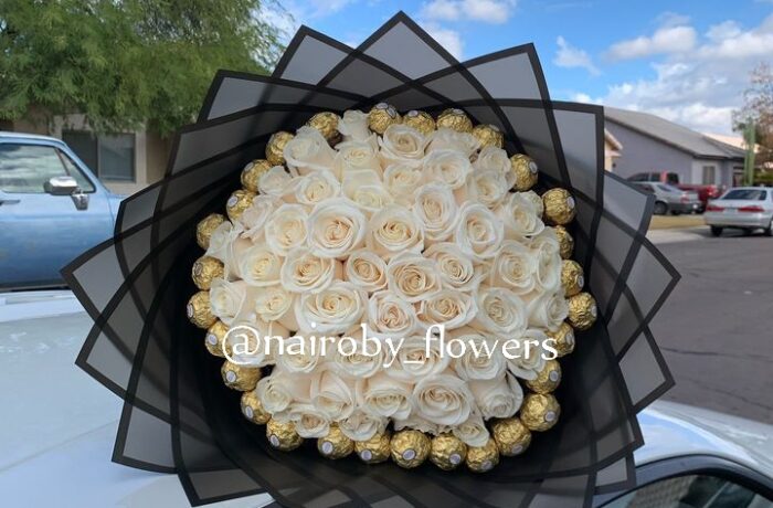 60 CHARMING WHITE ROSES WITH FERRERO CHOCOLATES