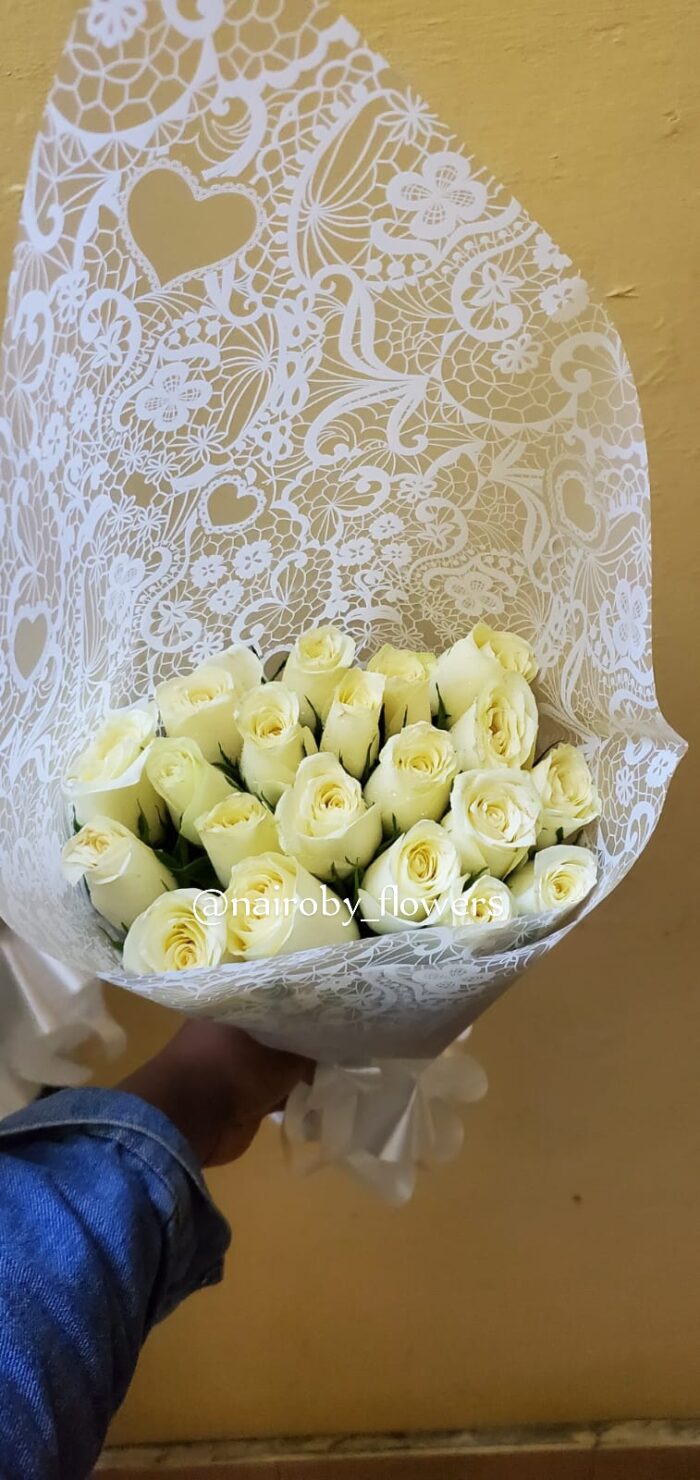 TWENTY CALMING WHITE BLOOMS